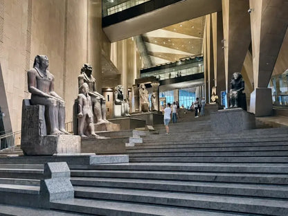 From Hurghada: Full-Day Cairo Guided Tour by Bus to Pyramids of Giza