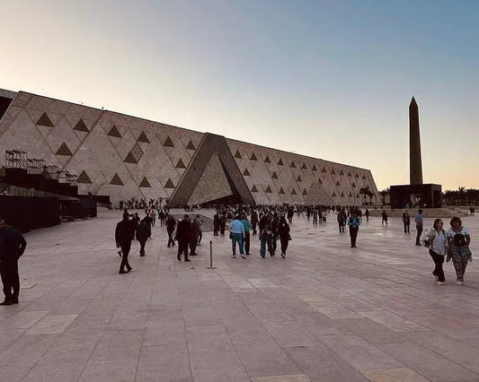 From Hurghada: Full-Day Cairo Guided Tour by Bus to Pyramids of Giza