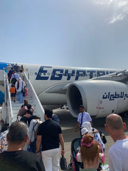 From Hurgada: tour guiado de día completo a El Cairo en vuelo