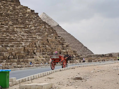 From Hurgada: tour guiado de día completo a El Cairo en vuelo