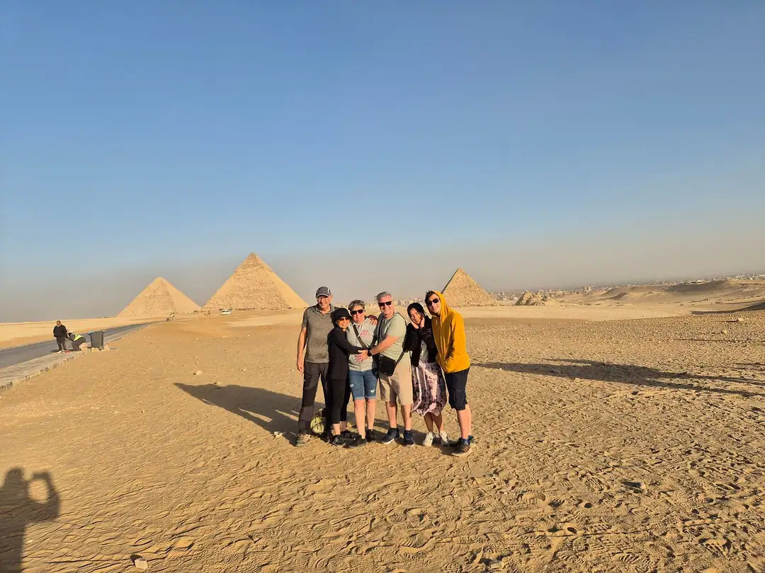 From Hurgada: tour guiado de día completo a El Cairo en vuelo