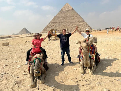 From Hurgada: tour guiado de día completo a El Cairo en vuelo