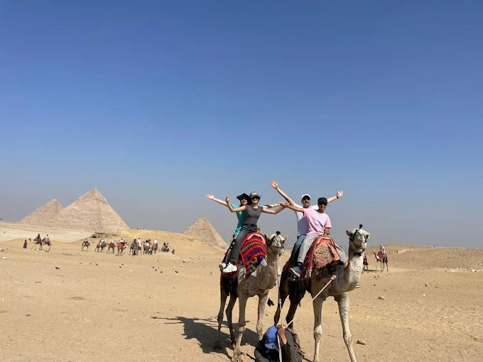 From Hurgada: tour guiado de día completo a El Cairo en vuelo
