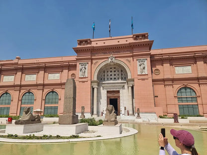 From Hurgada: tour guiado de día completo a El Cairo en vuelo