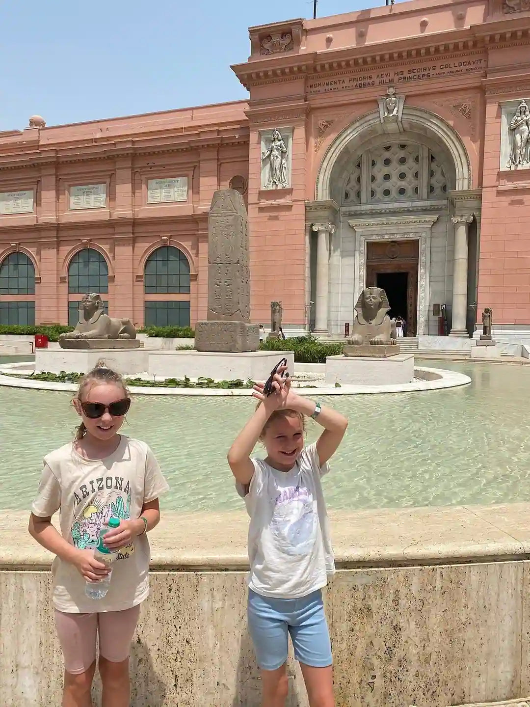 From Hurgada: tour guiado de día completo a El Cairo en vuelo