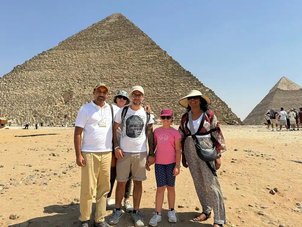 From Hurghada: Full-Day Cairo Guided Tour by Van to Pyramids of Giza