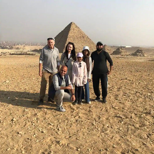 From Hurghada: tur ghidat de o zi întreagă la Cairo, cu dubă, la Piramidele din Giza