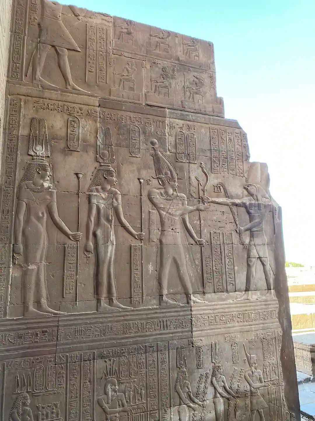 Dari Hurghada: Tur Berpemandu Lembah Para Raja, Hatshepsut, dan Karnak dengan Makan Siang