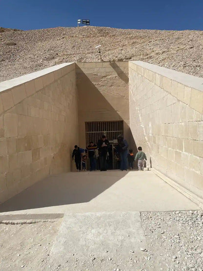Dari Hurghada: Tur Berpemandu Lembah Para Raja, Hatshepsut, dan Karnak dengan Makan Siang