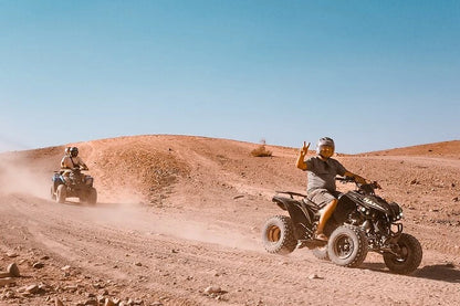 From Marrakech: giro in quad nel deserto di Agafay, giro in cammello e gita in piscina con pranzo