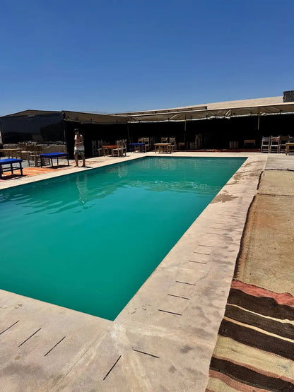 From Marrakech: giro in quad nel deserto di Agafay, giro in cammello e gita in piscina con pranzo