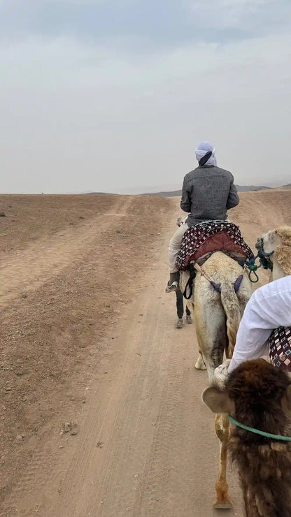 From Marrakech: giro in quad nel deserto di Agafay, giro in cammello e gita in piscina con pranzo
