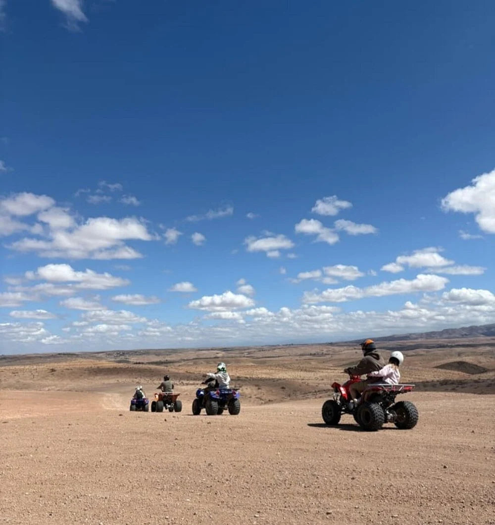 From Marrakech: giro in quad nel deserto di Agafay, giro in cammello e gita in piscina con pranzo