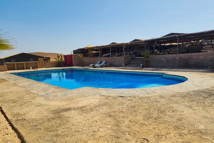 From Marrakech: giro in quad nel deserto di Agafay, giro in cammello e gita in piscina con pranzo