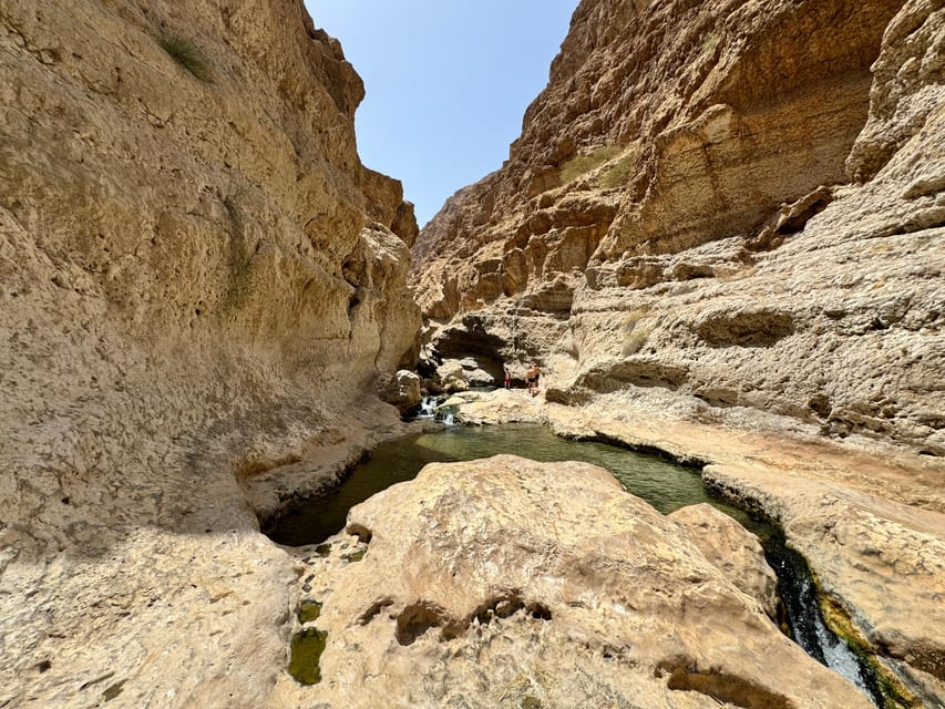 From Muscat: 5-Day Desert Camp, Wadi Shab and Jebel Shams Guided Tour