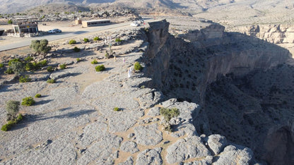 From Muscat: 5-Day Desert Camp, Wadi Shab and Jebel Shams Guided Tour