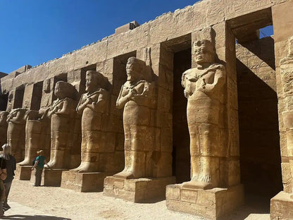 From Safaga: Geführte Luxor-Tour zum Tal der Könige und Karnak mit Mittagessen
