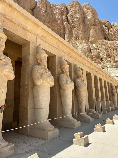 From Safaga: Geführte Luxor-Tour zum Tal der Könige und Karnak mit Mittagessen