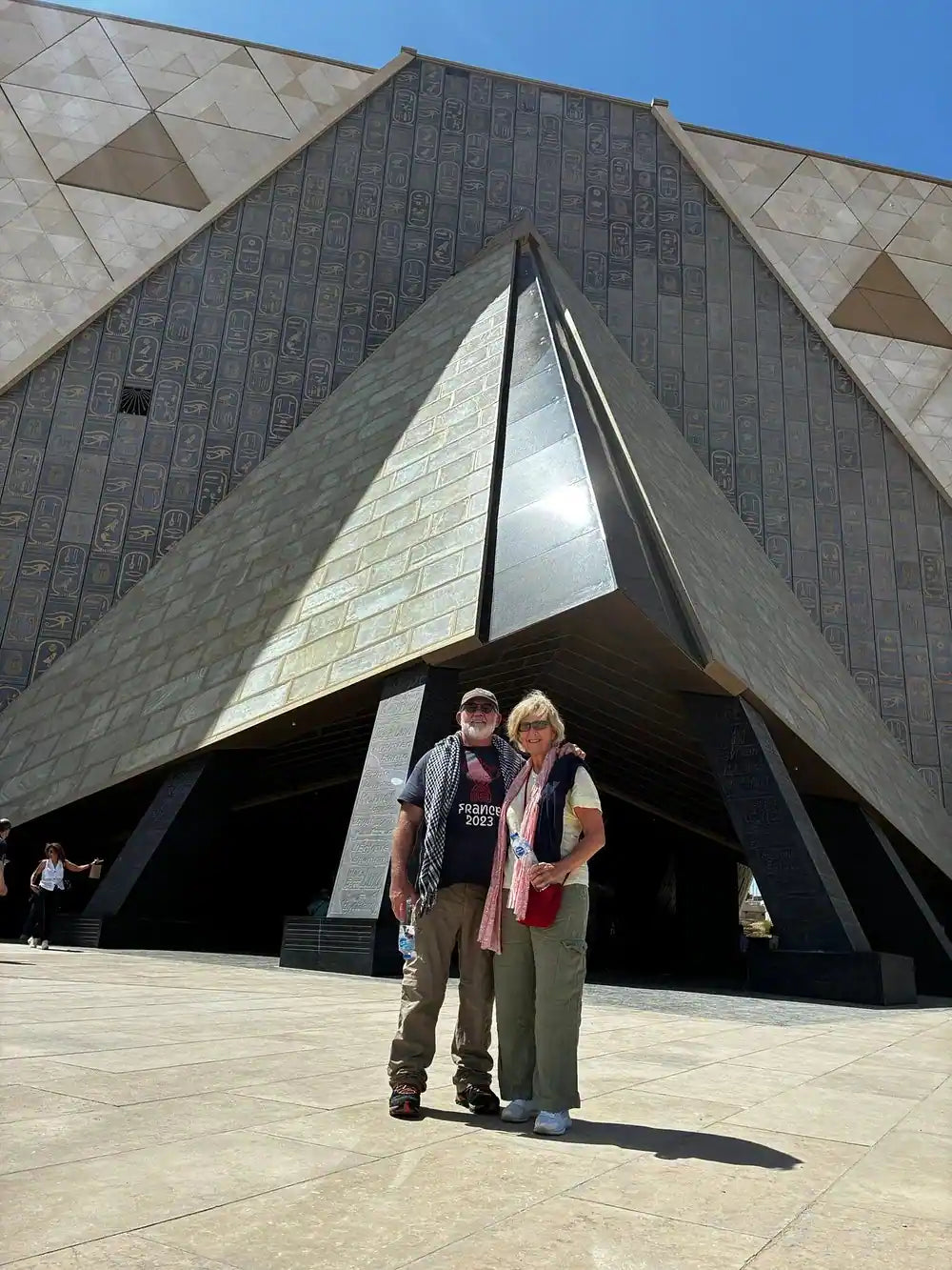 From Sharm El Sheikh: Tagesausflug nach Kairo zu den Pyramiden von Gizeh und dem Großen Ägyptischen Museum mit dem Bus