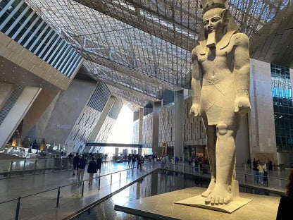From Sharm El Sheikh: Tagesausflug nach Kairo zu den Pyramiden von Gizeh und dem Großen Ägyptischen Museum mit dem Bus
