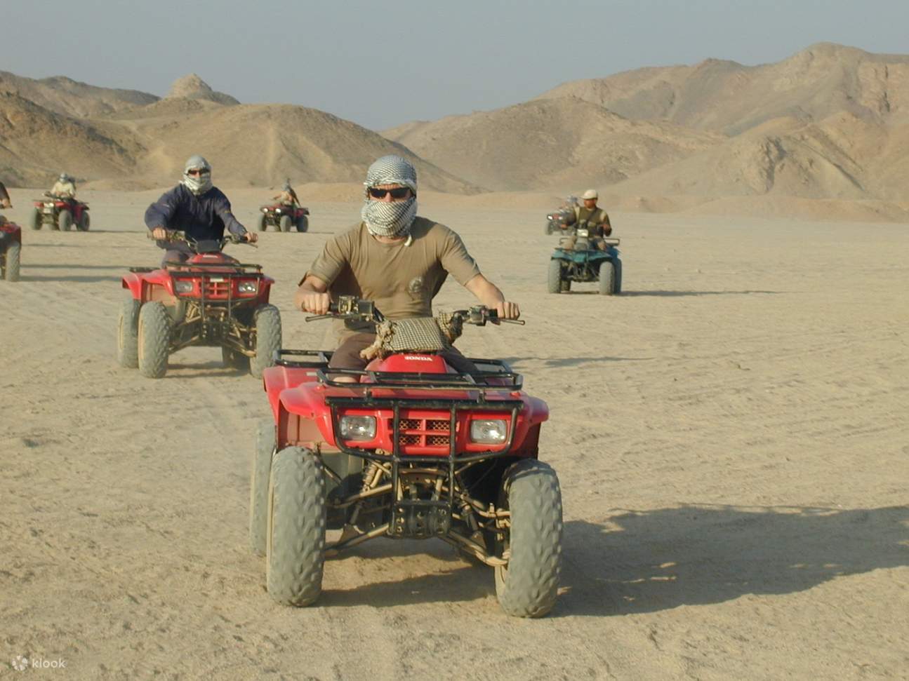 Dari Sharm El Sheikh: Tur Sehari ke Dahab ke 3 Pools dan Canyon dengan Naik Unta