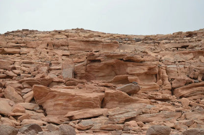 Dari Sharm El Sheikh: Tur Sehari ke Dahab ke 3 Pools dan Canyon dengan Naik Unta