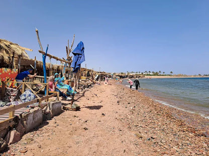 Dari Sharm El Sheikh: Tur Sehari ke Dahab ke 3 Pools dan Canyon dengan Naik Unta