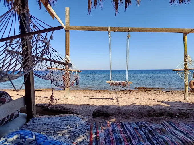 Dari Sharm El Sheikh: Tur Sehari ke Dahab ke 3 Pools dan Canyon dengan Naik Unta
