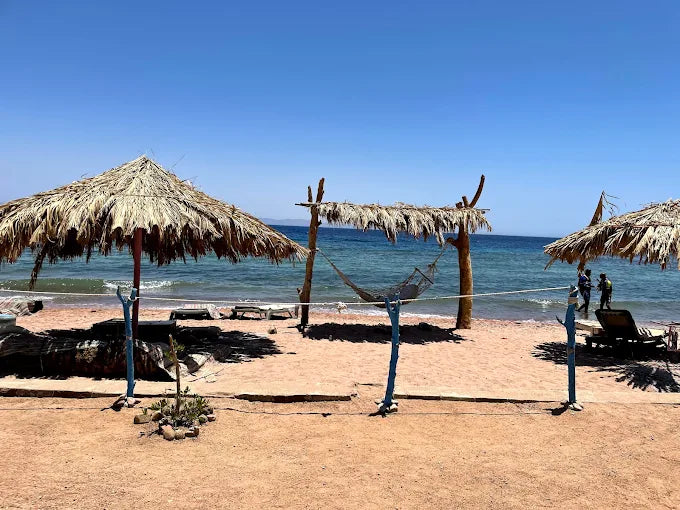 Dari Sharm El Sheikh: Tur Sehari ke Dahab ke 3 Pools dan Canyon dengan Naik Unta