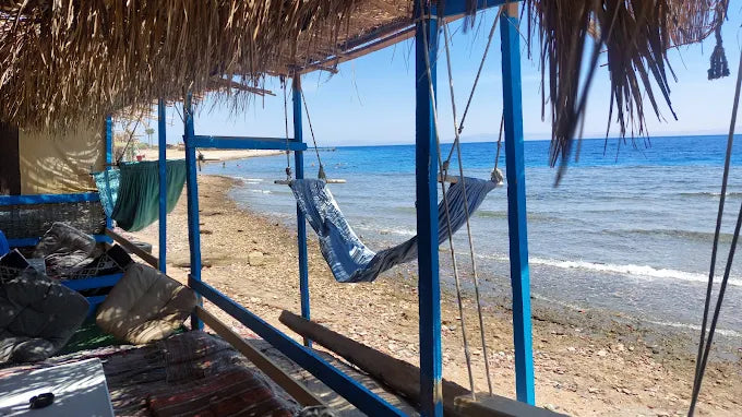 Dari Sharm El Sheikh: Tur Sehari ke Dahab ke 3 Pools dan Canyon dengan Naik Unta