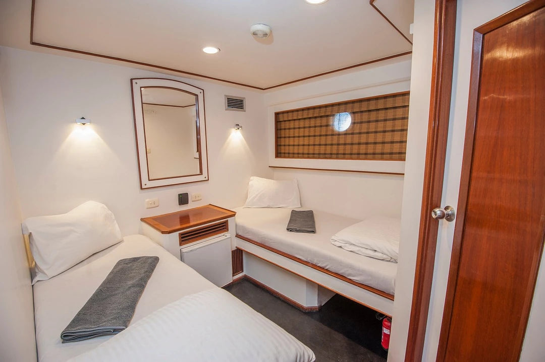 Tilbring den første natten om bord (hvis overnattingsalternativet er valgt)