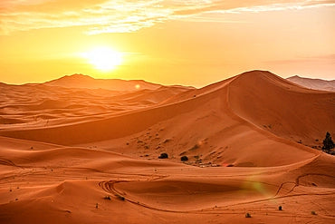 Watch Sunrise over Erg Chebbi Dunes