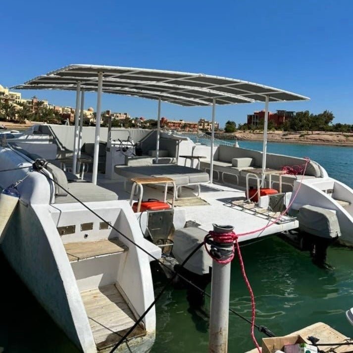 El Gouna: passeio particular de barco em catamarã para Bayoud