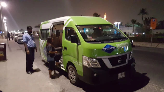 Abu Dhabi: Privé Luchthaventransfer van of naar Stads Hotels