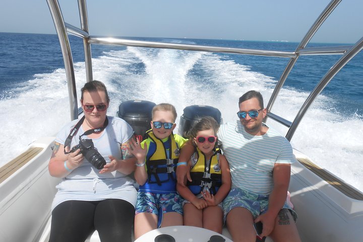 Hurghada: Excursie pe Insula Orange Bay cu barcă privată de mare viteză