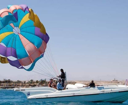 Hurghada: Przygoda na parasailingu z prywatnym transferem
