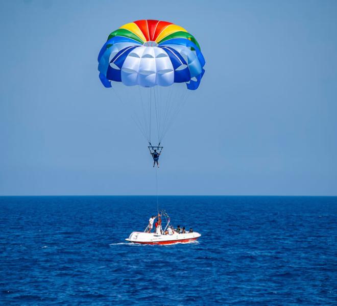 Hurghada: Przygoda na parasailingu z prywatnym transferem
