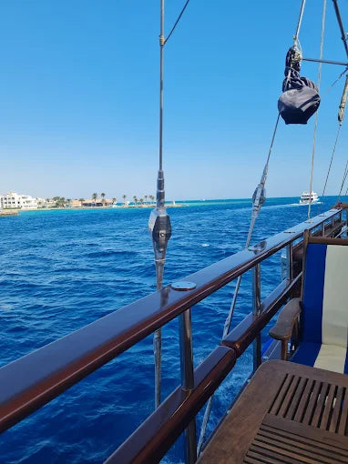 Hurghada: Gita in Barca a Vela dei Pirati con Snorkeling, Visita a Orange Bay e Pranzo