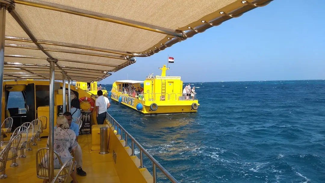 赫尔格达：皇家海景玻璃船潜水艇巡游及浮潜体验