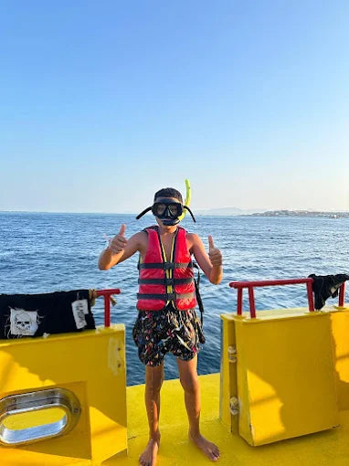 Hurghada: Royal Seascope Glass Boat Submarine Cruise with Snorkeling