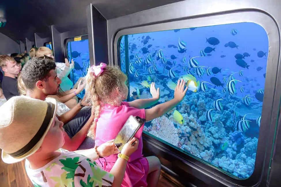 Hurghada: Royal Seascope Glass Boat Submarine Cruise with Snorkeling