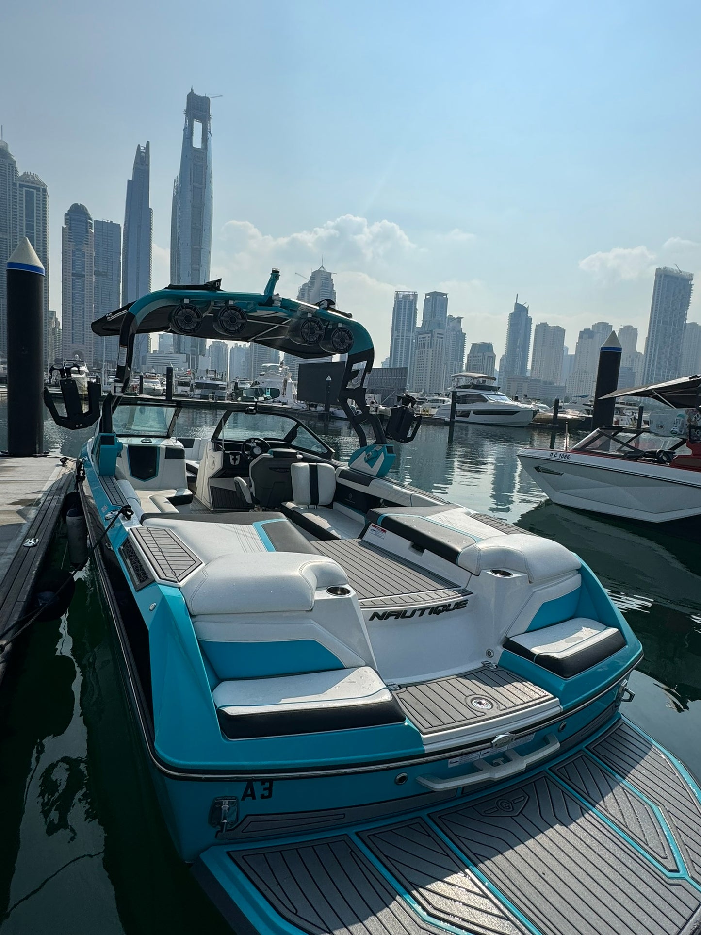 Dubai: Wake Boarding or Wake Surfing Experience in Dubai Harbour Marina