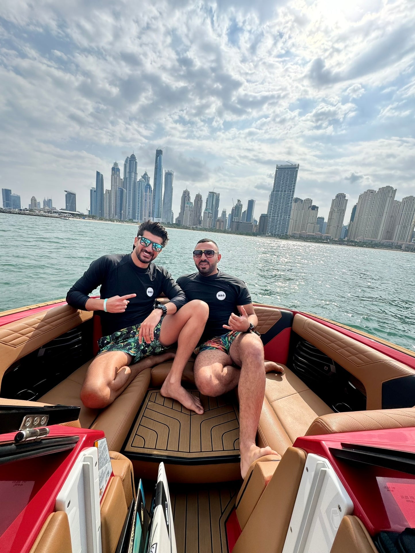 Dubai: Wake Boarding or Wake Surfing Experience in Dubai Harbour Marina