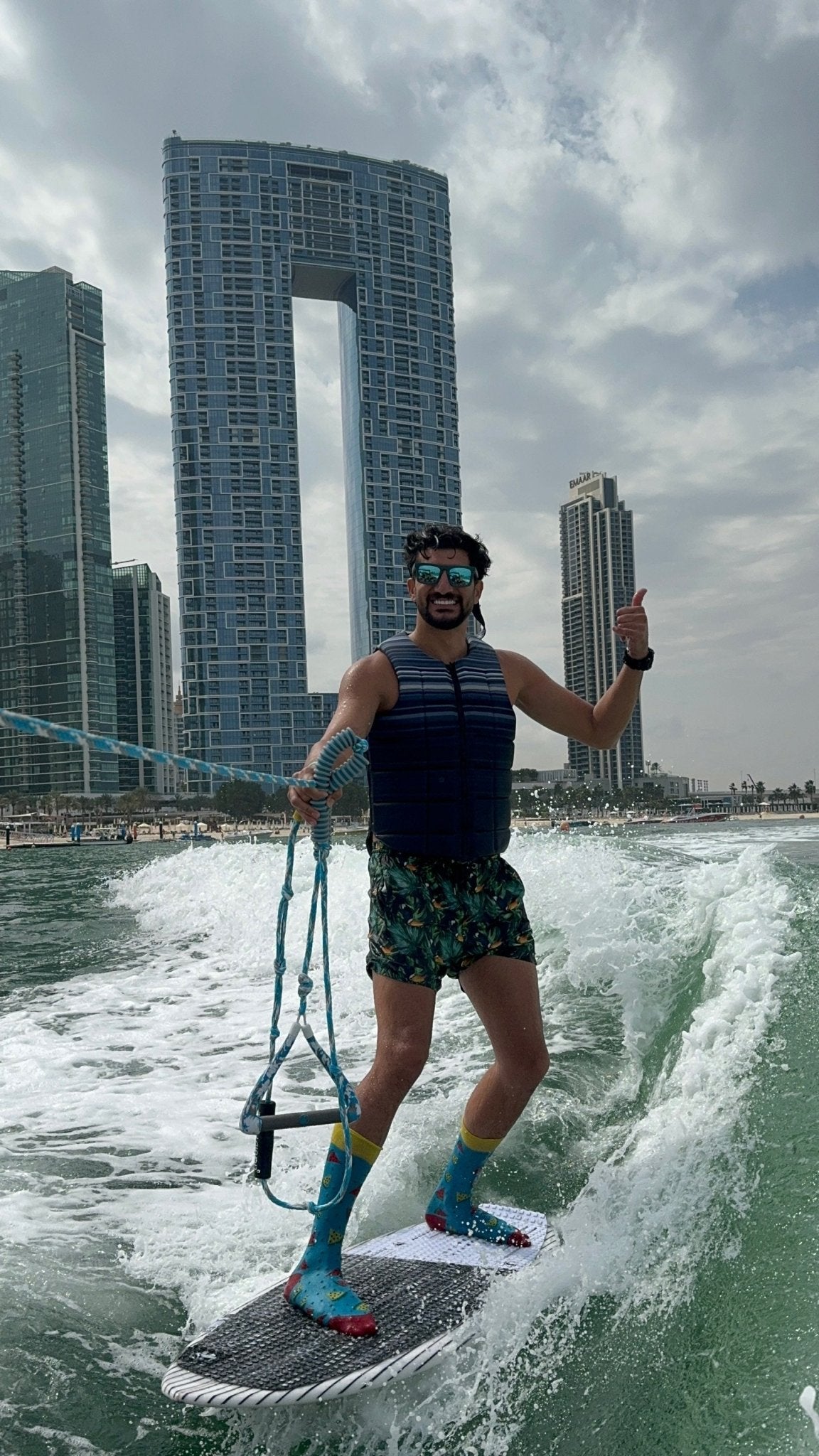 Dubai: Wake Boarding or Wake Surfing Experience in Dubai Harbour Marina