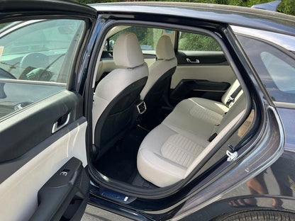 Doha: Kia K5 Private Car Rental with Driver
