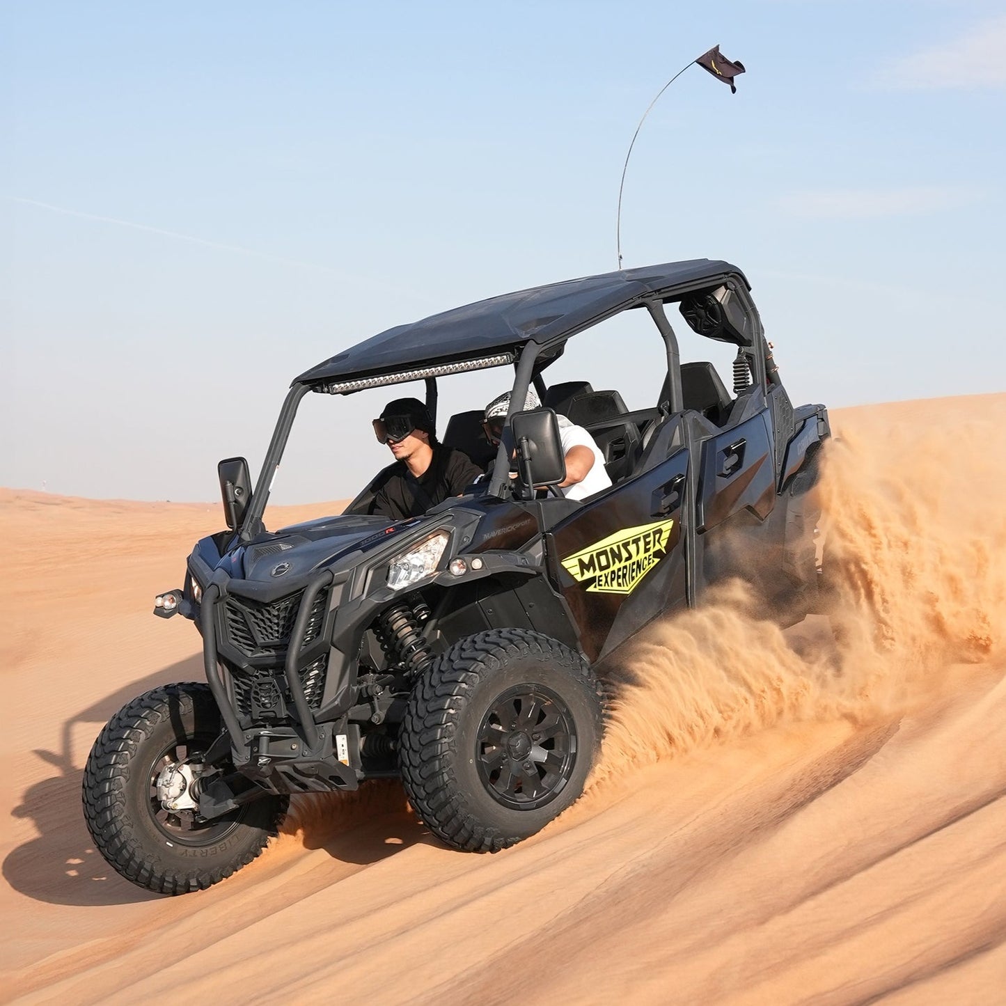 Dubai: passeio de buggy nas dunas Can-Am Maverick Sport 1000cc