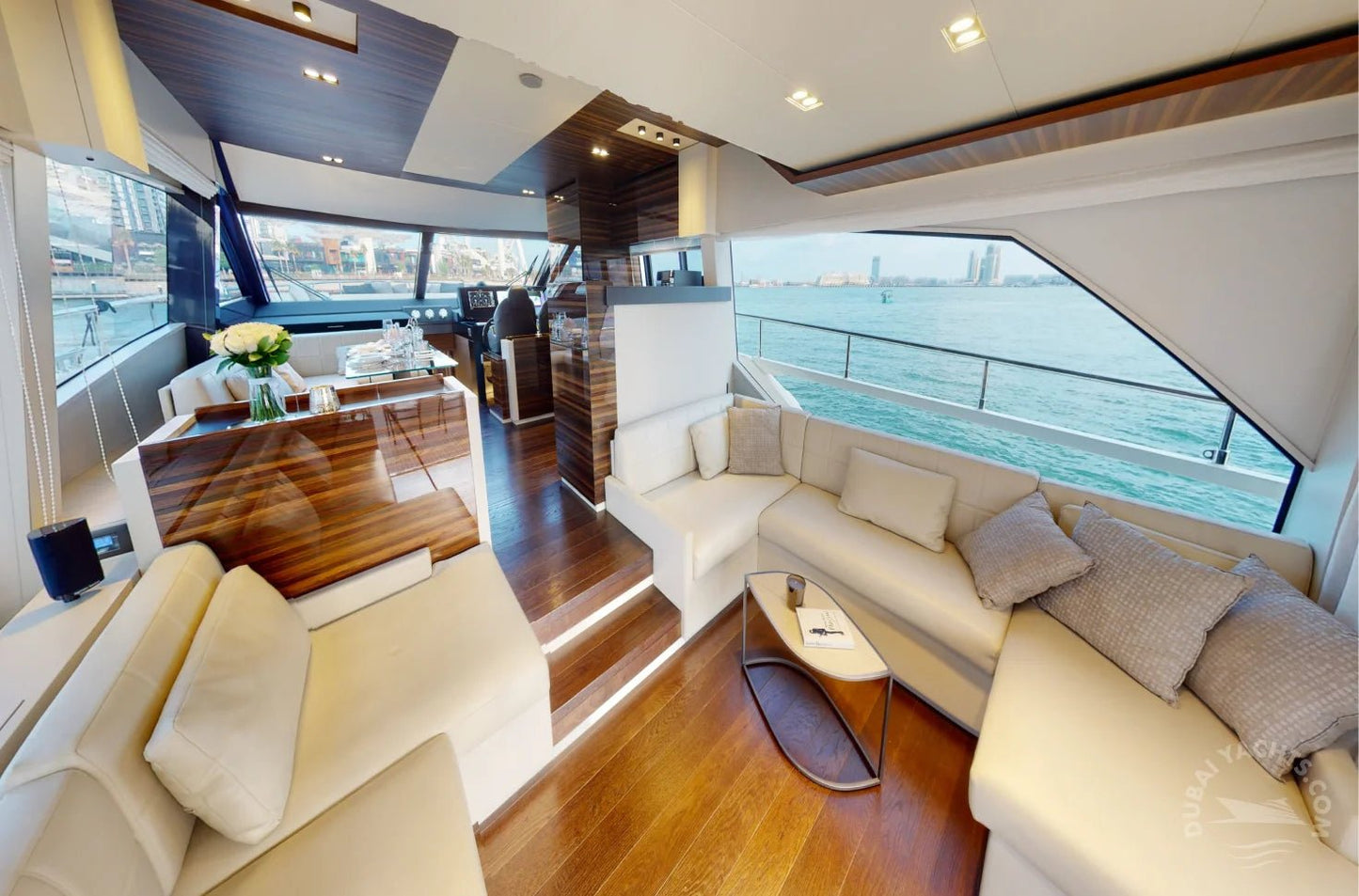 Dubái: alquiler privado de yate de lujo Ferretti Lala de 66 pies