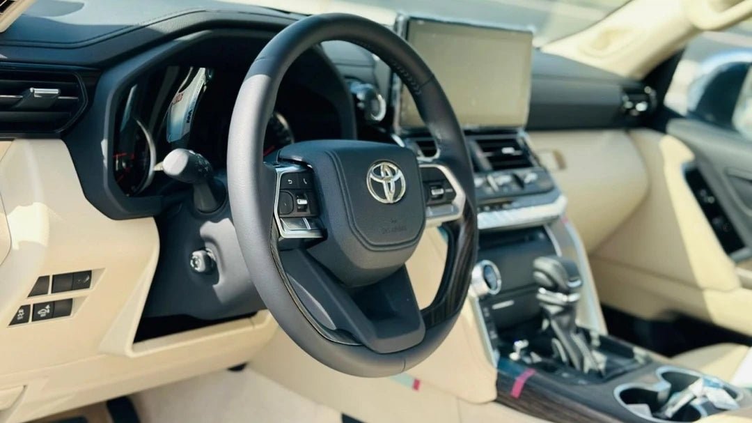 Doha: Toyota Land Cruiser Private Car Rental with Driver
