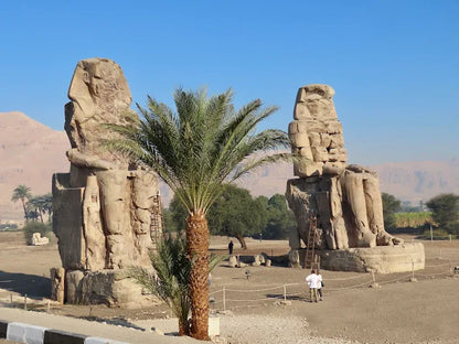 卢克索：西岸导览游 - 帝王谷、哈特谢普苏特神庙和门农巨像