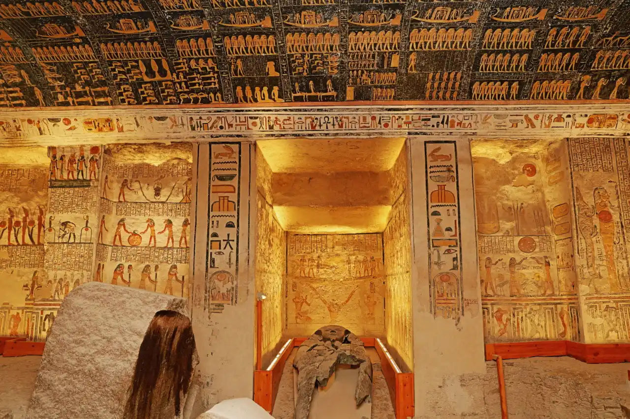 From Sharm El-Sheikh: Luxor-Tagesausflug zum Ost- und Westufer mit dem Flugzeug